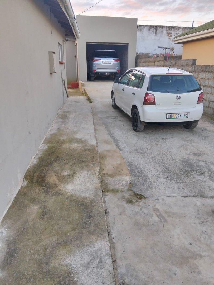 5 Bedroom Property for Sale in Mdantsane Eastern Cape
